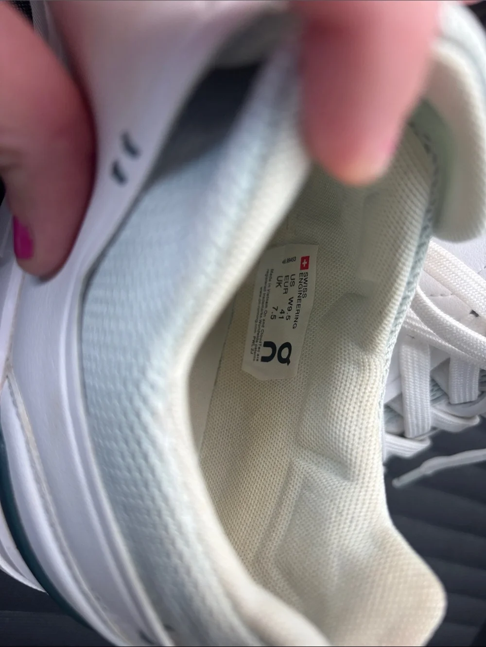 On Cloud Running Women's White Leather Low-Top Sneakers